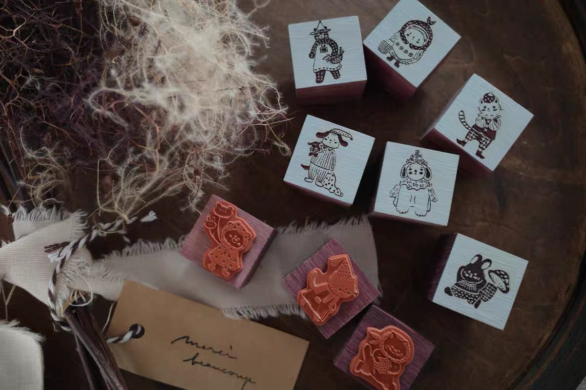 Hanen Studio _ Rubber Stamp _ Little Animal Friends Series / Holding Gift