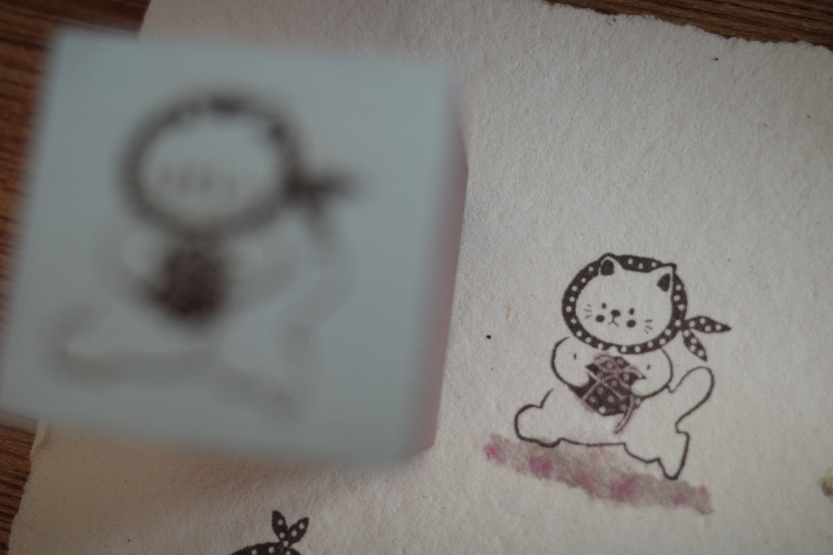 Hanen Studio _ Rubber Stamp _ Little Animal Friends Series / Holding Gift