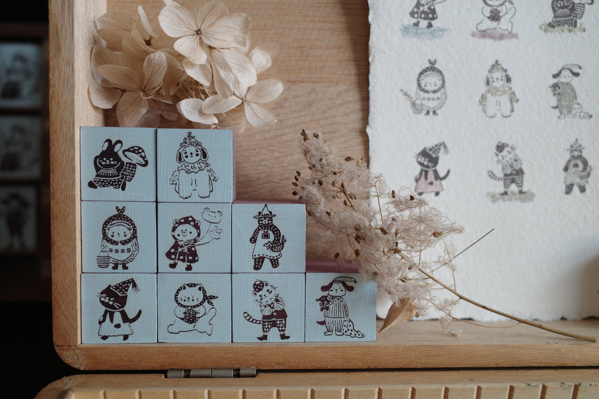 Hanen Studio _ Rubber Stamp _ Little Animal Friends Series / Holding Gift